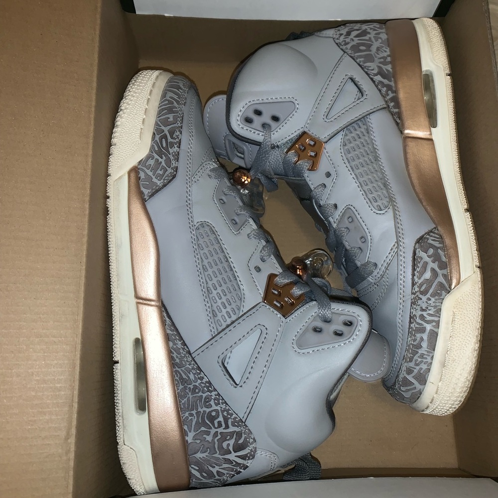 Wolf grey/Dark grey Jordan Spizike GG